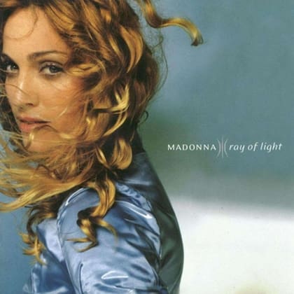 Además de ser un éxito de ventas y críticas, el disco Ray of Light marca una etapa introspectiva para Madonna