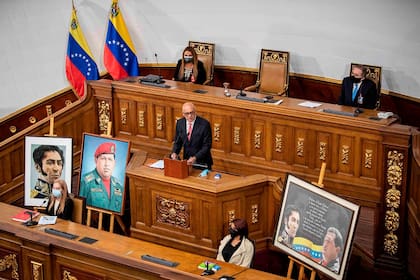 La instalación de la nueva legislatura salida de las elecciones del 6 de diciembre alteró el cuadro de alianzas a los dos bandos del conflicto venezolano