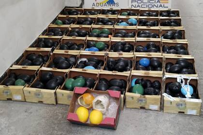 20/05/2024 Intervienen en Portugal y España 1.000 kilos de cocaína ocultos en el interior de envases de zumos y melones sin pulpa. Se ha localizado dos envíos de la droga en los puertos de Sines y en el de Vigo ESPAÑA EUROPA MADRID POLÍTICA POLICÍA NACIONAL