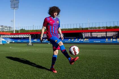 20/06/2023 Fútbol.- El extremo Fabio Blanco, traspasado por el Barça al Villarreal. El extremo Fabio Blanco jugará la próxima temporada en el Villarreal B tras llegar FC Barcelona y Villarreal CF a un acuerdo para el traspaso del andaluz, que dejará el filial blaugrana para enrolarse en el 'Mini Submarino' en su nuevo proyecto en Segunda. DEPORTES FCB