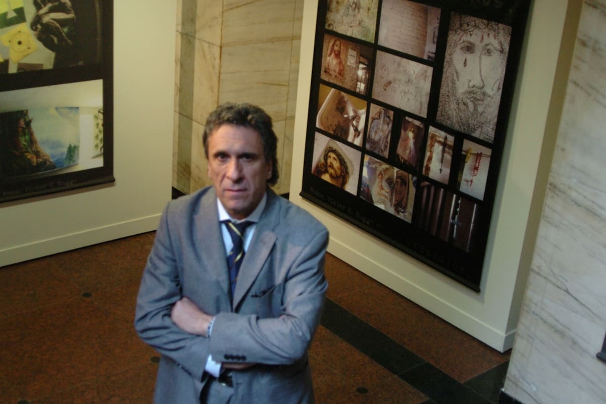 (2007) Víctor Bugge, fotógrafo oficial de la Casa Rosada desde 1978, en una exposición de su trabajo