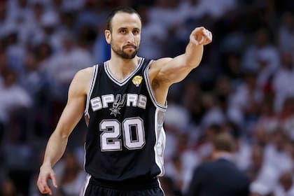 Manu Ginóbili, con la camiseta de los Spurs, en los playoffs ante Miami Heat (año 2013)