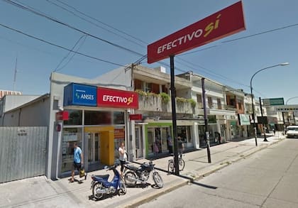 2017 - Nuevo rubro: Adquiere la Compañía Financiera Argentina (CFA), dueña de la financiera Efectivo Sí, y de la Compañía de Cobranzas y Servicios