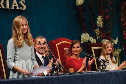 2019. El 18 de octubre, Leonor dio su primer discurso en los premios Princesa de Asturias en el Teatro Campoamor en Oviedo. Con 13 años, habló durante cinco minutos con mucha seriedad y algo de nervios lógicos.