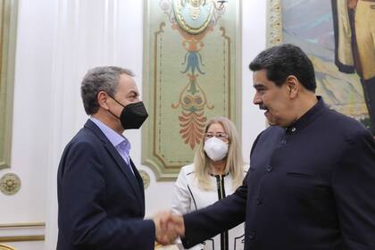 21-11-2021 José Luis Rodríguez Zapatero y Nicolás Maduro.  El expresidente del Gobierno de España y observador de las elecciones regionales que se celebran este domingo en Venezuela, José Luis Rodríguez Zapatero, ha instado a los líderes de Gobierno y oposición en el país a retomar un diálogo "permanente" tras los comicios.  POLITICA SUDAMÉRICA VENEZUELA INTERNACIONAL PRESIDENCIA DE VENEZUELA