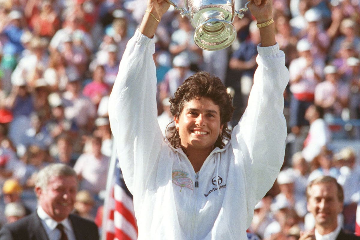 21) Gaby, con el trofeo de Flushing Meadows, en un día de gloria: el 8 de septiembre de 1990 ganó su único Grand Slam.