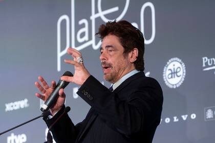 21/04/2023 El actor Benicio del Toro interviene para agradecer el premio de Honor de la 10ª edición de los Premios Platino, en el Hotel Intercontinental, a 21 de abril de 2023, en Madrid (España). El actor y productor puertorriqueño recibe el Premio de Honor de este año en reconocimiento a su carrera interpretativa. Con una participación en casi 50 películas y una decena de series de televisión, Benicio del Toro, ganador de un premio Oscar, un Globo de oro, un BAFTA, dos premios Independent Spirit, un premio del Sindicato de Actores, el Oso de Plata del Festival de Berlín y la Palma de Oro del Festival de Cannes, es uno de los máximos representantes del cine iberoamericano en el mundo. CULTURA Alberto Ortega - Europa Press