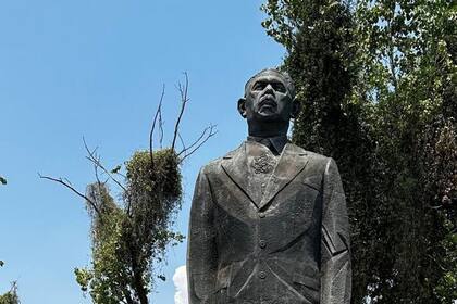 21/04/2024 Homenaje de la estatua del presidente Lázaro Cárdenas en México.. La consellera de Acción Exterior de la Generalitat, Meritxell Serret, ha homenajeado a los exiliados catalanes que empezaron a llegar a México hace 85 años tras la Guerra Civil y ha lamentado que "después de tantos años vuelve a haber exilio" de catalanes por el proceso independentista. POLITICA GOVERN