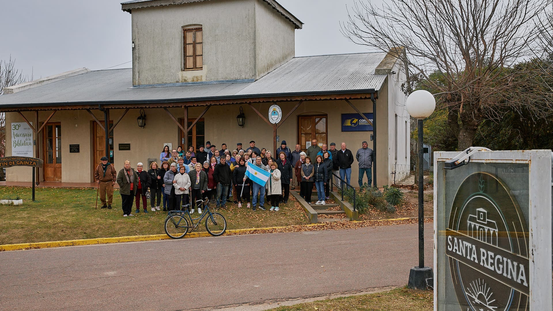 Un pueblo bonaerense aislado, sin bancos ni cajeros automáticos, ahora pierde su oficina de correos después de 124 años