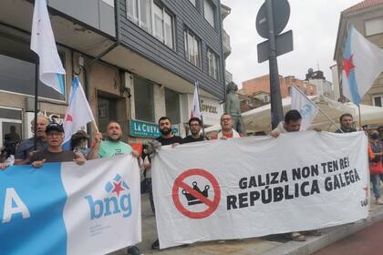 21/05/2022 Manifestación del BNG y Galiza Nova contra la presencia del rey emérito en Sanxenxo (Pontevedra). ESPAÑA EUROPA GALICIA ESPAÑA EUROPA GALICIA PONTEVEDRA AUTONOMÍAS POLÍTICA