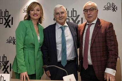 21/05/2024 La ministra de Educación, Formación Profesional y Deportes, Pilar Alegría, y el presidente del COE, Alejandro Blanco, durante su participación en los coloquios del club siglo XXI en Madrid.. "Madrid es la ciudad más preparada para acoger los Juegos", recalcó el presidente del COE, aunque no cree que antes de 2040 ESPAÑA EUROPA MADRID DEPORTES NACHO CASARES/COE