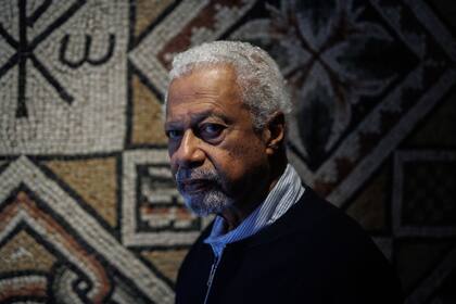 21/09/2023 El Premio Nobel de Literatura 2021 Abdulrazak Gurnah durante una entrevista para Europa Press, en Hotel Villa Real, a 21 de septiembre de 2023, en Madrid (España). Abdulrazak Gurnah (Zanzíbar, Tanzania, 1948) es un escritor de novelas que vive en el Reino Unido y es profesor en la Universidad de Kent. Es Premio Nobel de Literatura 2021 por "su comprensión inflexible y compasiva de los efectos del colonialismo y el destino de los refugiados en el abismo entre culturas y continentes". Durante la entrevista, ha presentado su novela ‘El desertor’, una obra en la que las consecuencias de una relación amorosa prohibida resuenan desde el Imperio británico hasta la independencia africana. CULTURA Alejandro Martínez Vélez - Europa Press