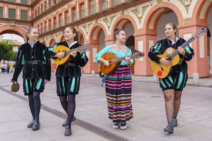 21/09/2023 La Tuna Novata Femenina en la Plaza de la Corredera. ANDALUCÍA ESPAÑA EUROPA CÓRDOBA CULTURA FIP GUADALQUIVIR