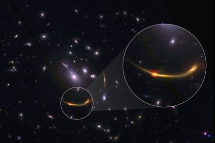 22-09-2021 Esta imagen compuesta del cúmulo de galaxias MACSJ 0138 muestra datos del Atacama Large Millimeter / submillimeter Array (ALMA) y del Telescopio Espacial Hubble de la NASA. POLITICA INVESTIGACIÓN Y TECNOLOGÍA ALMA (ESO/NAOJ/NRAO)/S. DAGNELLO (NRAO)