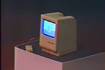 22/01/2024 Captura del Macintosh 128K durante el evento de su presentación, en 1983 POLITICA INVESTIGACIÓN Y TECNOLOGÍA YOUTUBE/SOLIPSISM1000