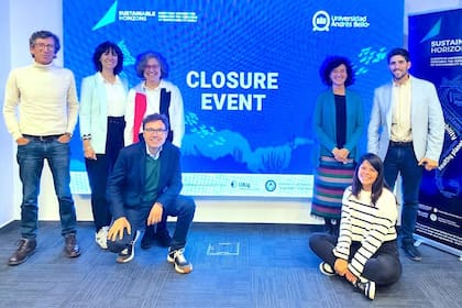 22/06/2024 Huelva.-La UHU participa en la clausura del proyecto Sustainable Horizons en la Universidad Andrés Bello (Chile). En el marco del proyecto europeo Sustainable Horizons SHE, coordinado por la Universidad de Algarve (Portugal) y en el que participan seis universidades europeas incluida la Universidad de Huelva (UHU), una delegación de la misma ha visitado la Universidad Andrés Bello en su sede en Santiago de Chile, realizada como evento de clausura del proyecto. SOCIEDAD UNIVERSIDAD DE HUELVA