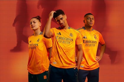 22/07/2024 Fútbol.- El Real Madrid recupera el naranja en la segunda equipación para la temporada 2024-2025. Adidas desveló este lunes la nueva segunda equipación del Real Madrid para la temporada 2024-2025 con un llamativo color naranja, que recuerda a la tercera equipación del conjunto merengue en la temporada 2023-2024, cuando lograron levantar la décima Copa de Europa, según un comunicado. DEPORTES REAL MADRID