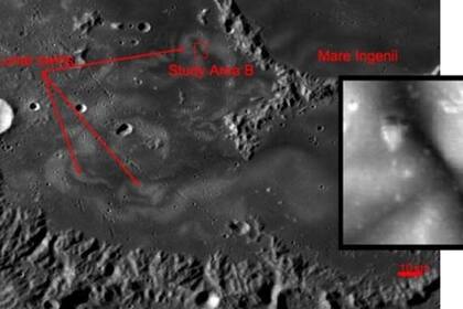 23-03-2022 Esta imagen muestra la región de remolinos dentro de Mare Ingenii, destacando una de las áreas de estudio (recuadro). El patrón de remolino brillante y oscuro es marcado contra el terreno del mare lunar. POLITICA INVESTIGACIÓN Y TECNOLOGÍA LUNAR RECONNAISSANCE ORBITER CAMERA (LROC)