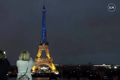 23/02/2023: Iluminación de la Torre Eiffel en apoyo a Ucrania