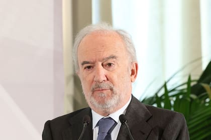 23/03/2023 El director de la RAE, Santiago Muñoz Machado, interviene durante un desayuno informativo del Foto de la Nueva Comunicación, en el Hotel Mandarin Oriental Ritz, a 23 de marzo de 2023, en Madrid (España). CULTURA Marta Fernández Jara - Europa Press