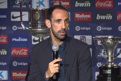 23/05/2019 El jugador del Atlético de Madrid, Juanfran, durante su intervención en el acto de su desdepedida del club. DEPORTES Europa Press TV