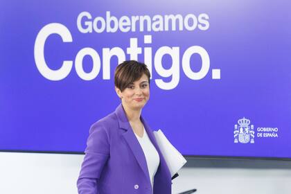 23/05/2023 La ministra de Política Territorial y portavoz del Gobierno de España, Isabel Rodríguez, a su llegada a una rueda de prensa posterior al Consejo de Ministros en Moncloa, a 23 de mayo de 2023, en Madrid (España).El Gobierno ha aprobado hoy en segunda vuelta la Ley de Representación Paritaria, para enviarla al Congreso de los Diputados. Esta ley también afectará a los órganos constitucionales del Estado, es decir al Tribunal Constitucional, el Consejo General del Poder Judicial, el Consejo de Estado, el Tribunal de Cuentas, el Consejo Fiscal para que tengan una representación paritaria. ECONOMIA Eduardo Parra - Europa Press