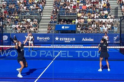 23/06/2023 Partido de cuartos de final del WPT Valladolid Máster de Pádel en el que Paula Josemaría y Ari Sánchez (en primer término) se han impuesto a las adolescentes Alejandra Alonso y Andrea Ustero. DEPORTES