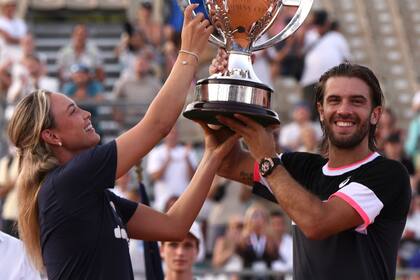 23/07/2023 Croacia se queda el regreso de la Copa Hopman con Coric y Vekic. Coric ganó el primer punto ante Riedi por 6-1, 6-4, y después Donna Vekic rubricó el triunfo croata en la primera edición de Niza, sobre tierra batida y en verano, lejos de su tradicional fecha en el verano australiano. La competición, que había dado paso a la ATP Cup, regresó con el segundo título para Croacia tras el de 1996. DEPORTES HOPMAN CUP