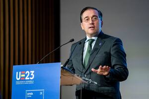 23/11/2023 El ministro de Asuntos Exteriores, Unión Europea y Cooperación, José Manuel Albares, presenta el sello de correos UE 2023, en el Palacio Marqués de Salamanca, a 23 de noviembre de 2023, en Madrid (España). El sello está dedicado a la Presidencia española del Consejo de la UE. POLITICA A. Pérez Meca - Europa Press