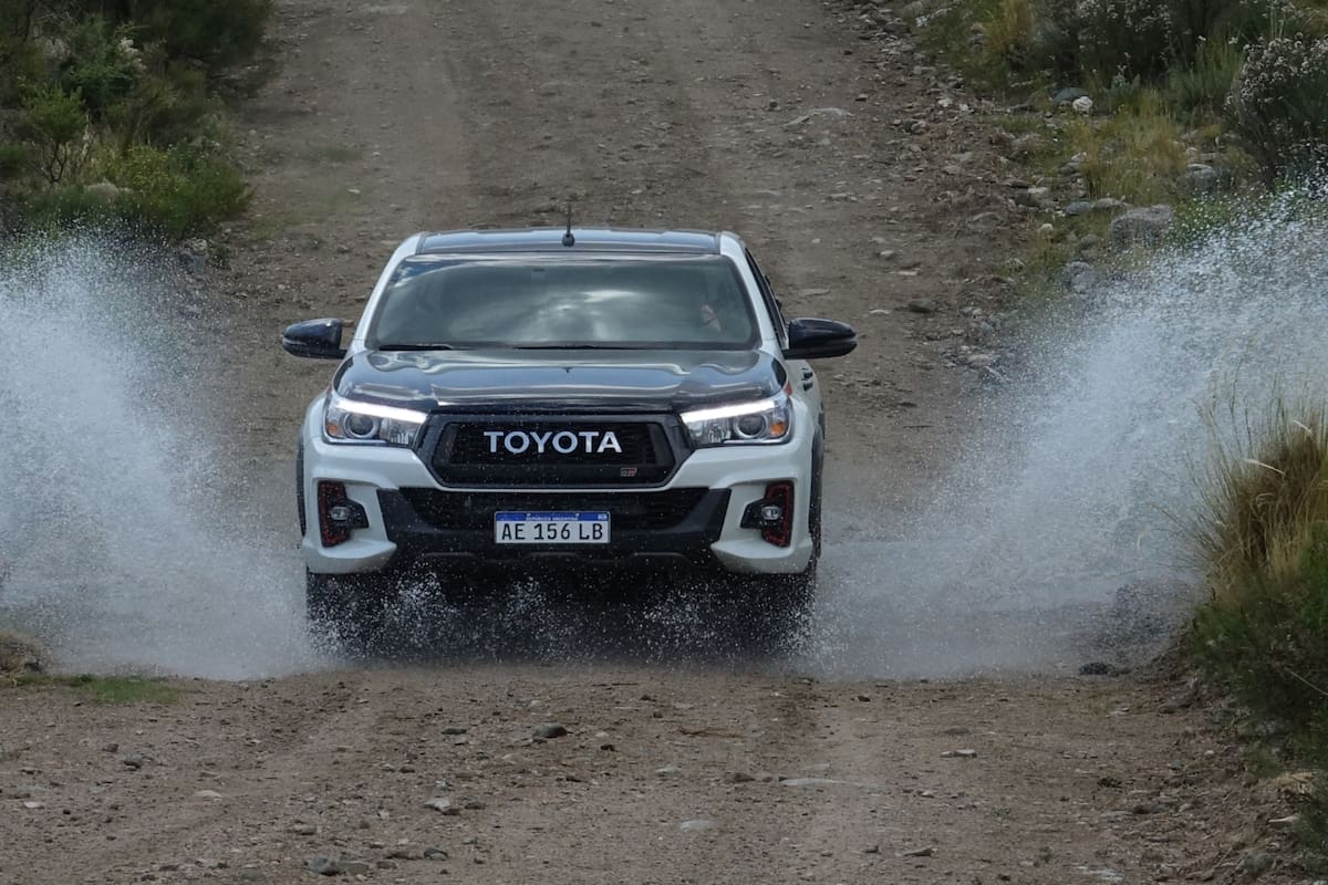 238 CV es la potencia del motor V6 4.0 L de la Toyota Hilux GRS 2
