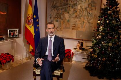 24-12-2021 El Rey Felipe VI ofrece su tradicional discurso de Nochebuena desde el Palacio de la Zarzuela, a 24 de diciembre de 2021, en Madrid (España)..  El Rey reitera la "solidaridad" con La Palma y el compromiso con la reconstrucción tras la erupción  EUROPA ESPAÑA POLÍTICA POOL