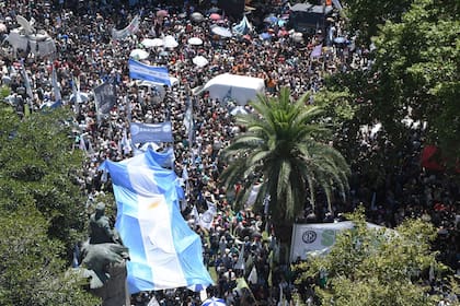 24/01/2024 Vista de la Plaza del Congreso donde distintas organizaciones se manifiestan en el marco del paro nacional contra el DNU y la ley de bases del presidente Javier Milei. Licencia editorial válida solo para España y 3 MESES a partir de la fecha de la imagen, luego bórrala de tu archivo. Para uso no editorial y sin licencia, póngase en contacto con EUROPA PRESS. ECONOMIA Télam