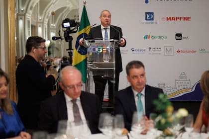 24/06/2024 El ministro de Industria y Turismo, Jordi Hereu, interviene durante la gala del centenario de la Cámara de Comercio Brasil-España, en el Hotel Mandarin Oriental Ritz, a 24 de junio de 2024, en Madrid (España). La Cámara de Comercio Brasil-España celebra con sus socios la Cena de Gala del Centenario (1924-2024). El evento cuenta con autoridades públicas y destacados representantes de la empresa, la cultura y la sociedad de España y Brasil. ECONOMIA Alejandro Martínez Vélez - Europa Press