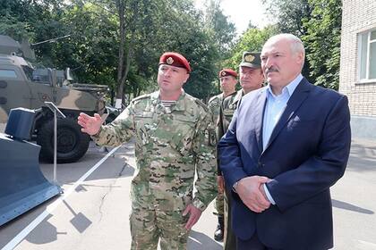 24/08/2020 El presidente de Bielorrusia, Alexander Lukashenko, junto a varios militares POLITICA EUROPA BIELORRUSIA PRESIDENCIA DE BIELORRUSIA