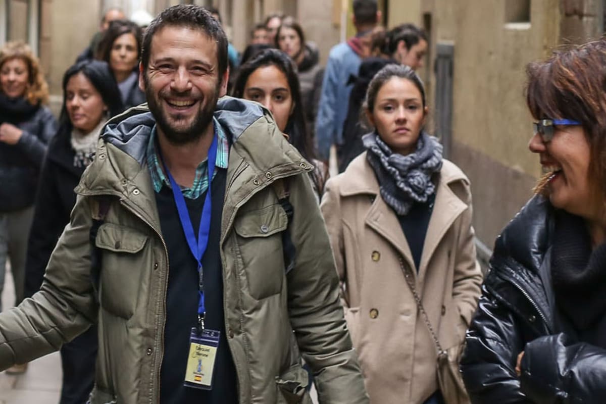 Es argentino, y creó en Barcelona una de las mejores empresas de tours gratuitos del mundo