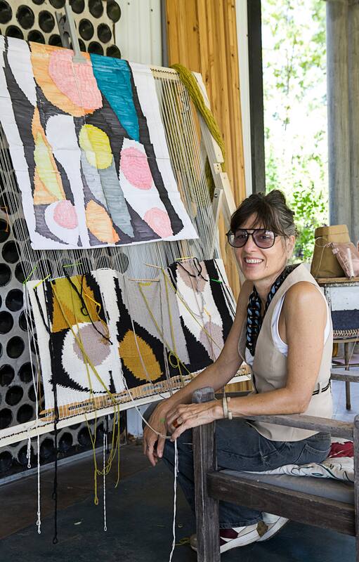 Con materiales reciclados, arte y objetos únicos: así hizo su casa una reconocida diseñadora textil