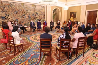 25-10-2021 Felipe VI recibe en audiencia a 20 mujeres líderes del Mediterráneo y África del Programa Raisa..  La ministra de Justicia les traslada el compromiso del Gobierno para erradicar la violencia contra las mujeres  POLITICA CASA REAL