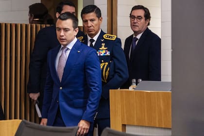 25/01/2024 El presidente de la República de Ecuador, Daniel Noboa (1i), a su llegada al encuentro empresarial España-Ecuador en la sede de la CEOE, a 25 de enero de 2024, en Madrid (España). El motivo de la reunión es la visita a España del presidente de la República de Ecuador, Daniel Noboa, tras participar ayer, 24 de enero en la inauguración de Fitur 2024 junto a los Reyes. Ecuador es el país socio en la 44ª edición de Fitur. Este es el primer viaje al extranjero de Noboa tras los últimos acontecimientos en Ecuador. POLITICA Carlos Luján - Europa Press