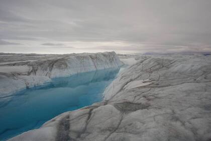 25/03/2024 Canal de agua en el glaciar 79ºN de Groenlandia POLITICA INVESTIGACIÓN Y TECNOLOGÍA AWI