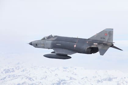 25/06/2012 Avión de combate turco POLITICA TURQUÍA ORIENTE PRÓXIMO INTERNACIONAL EUROPA ASIA TRANSPORTES TURKISH AIR FORCE