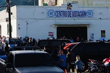 25/06/2023 Elecciones en Guatemala. Los principales candidatos a suceder a Alejandro Giammattei como presidente de Guatemala han ejercido ya su derecho al voto en la jornada electoral de este domingo, excepto el favorito, Edmond Mulet. POLITICA CENTROAMÉRICA GUATEMALA TSE GUATEMALA