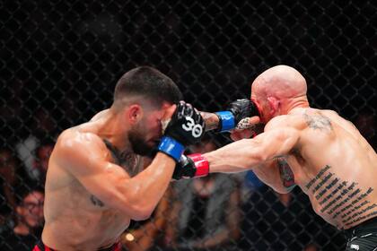 25/06/2023 Ilia Topuria. El español Ilia Topuria se impuso la pasada madrugada al estadounidense Josh Emmett por decisión unánime (50-44, 50-42, 49-45) en su combate de peso pluma de la UFC, el mayor campeonato de artes marciales mixtas del mundo, y se mantiene invicto en su carrera por reclamar el título. NORTEAMÉRICA DEPORTES ESTADOS UNIDOS UFC