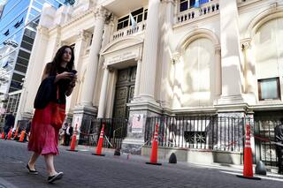 El Gobierno volvió a pactar tasas altas para financiarse en pesos