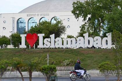 (260418) -- ISLAMABAD, 18 abril, 2026 (Xinhua) -- Imagen del 10 de abril de 2026 de una vista de Islamabad, Pakistán. (Xinhua/Ahmad Kamal) (oa) (da)