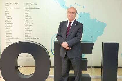 26/04/2024 El secretario general de la Organización de Estados Iberoamericanos (OEI), Mariano Jabonero, posa tras una entrevista para Europa Press, en la sede central de la OEI, a 26 de abril de 2024, en Madrid (España). Mariano Jabonero es secretario general de la Organización de Estados Iberoamericanos para la Educación, la Ciencia y la Cultura (OEI) desde 2018, donde ha orientado su actividad a favor de políticas educativas. También ha defendido el reconocimiento de Madrid como ‘capital iberoamericana’. POLITICA Marta Fernández Jara - Europa Press