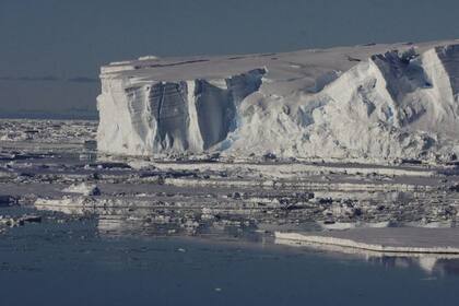 26/05/2023 Un frente de hielo en el océano rodeado de hielo. POLITICA INVESTIGACIÓN Y TECNOLOGÍA CSIRO