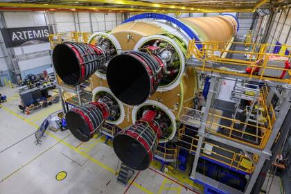 26/09/2023 Aspecto de la etapa principal del cohete SLS para la misión Artemis II con sus cuatro motores RS 25 POLITICA INVESTIGACIÓN Y TECNOLOGÍA NASA/ERIC BORDELON