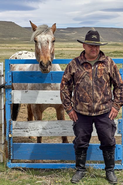 La historia del sheriff a caballo que protege a un pueblo patagónico de 15 habitantes
