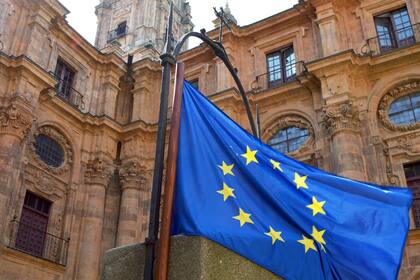 27-05-2021 Bandera de la UE en la UPSA. POLITICA CASTILLA Y LEÓN ESPAÑA EUROPA SALAMANCA SOCIEDAD UPSA