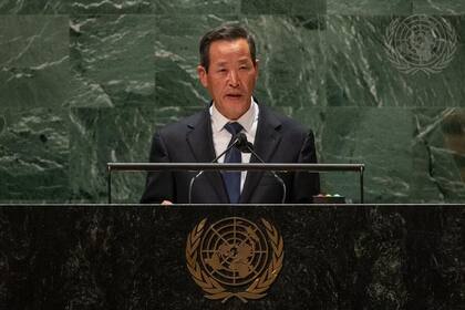 27-09-2021 El embajador de Corea del Norte ante la ONU, Kim Song..  El embajador de Corea del Norte ante la ONU, Kim Song, ha reivindicado este lunes ante la Asamblea General de la ONU su "derecho" a "probar" y "desarrollar" armas como forma de "autodefensa" ante las "amenazas militares" de la "alianza" de Estados Unidos y Corea del Sur.  POLITICA UN PHOTO/CIA PAK